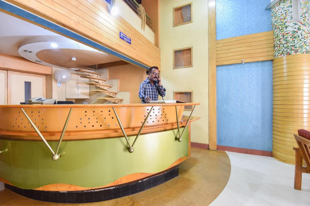 Oyo 63264 Hotel Shamiana Pandharpur Bagian luar foto