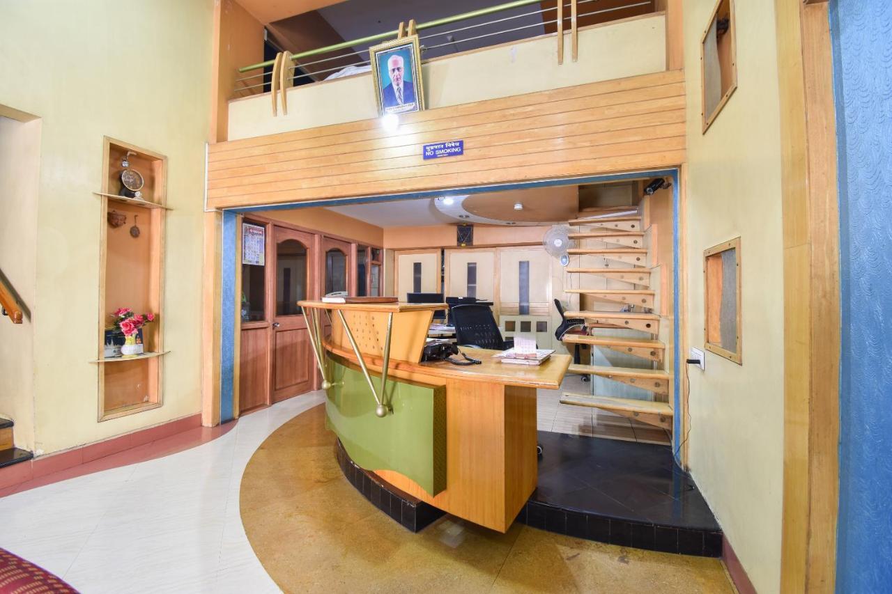 Oyo 63264 Hotel Shamiana Pandharpur Bagian luar foto