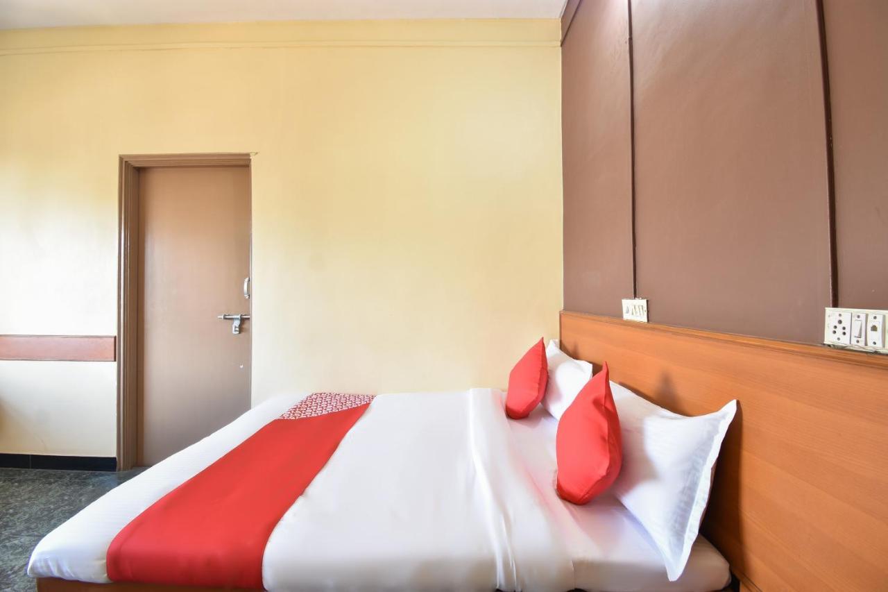 Oyo 63264 Hotel Shamiana Pandharpur Bagian luar foto